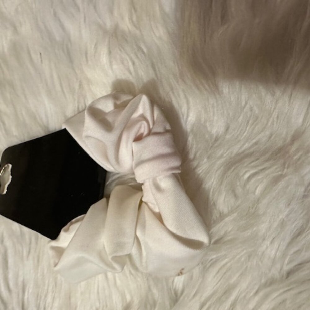Off White Satin Scrunchie  7792 - kids  Handmade NWT Boutique